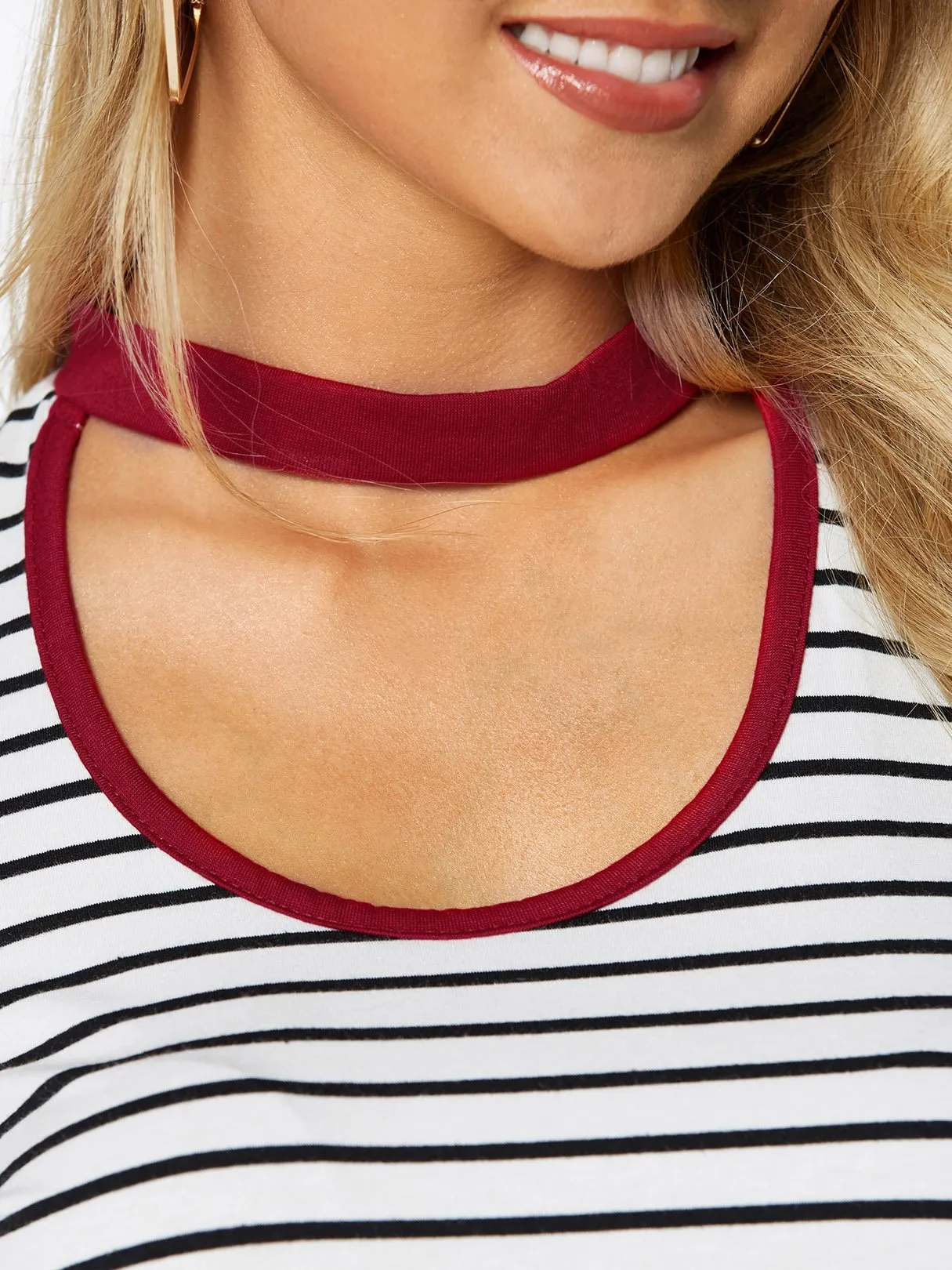 OEM ODM Round Neck Halter Cold Shoulder Stripe Long Sleeve Curved Hem Red T-Shirts